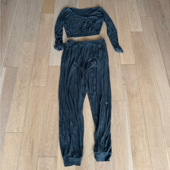 ALO Yoga Tops - ALO YOGA LOUNGE SET